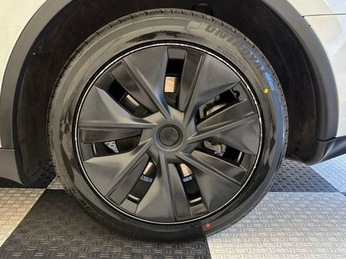 Used 2024 Tesla Model Y Long Range AWD/4WD image 15