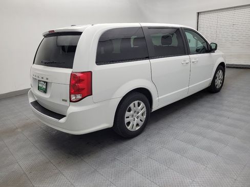 Used 2018 Dodge Grand Caravan SE w/ UConnect Hands-Free Group FWD image 10