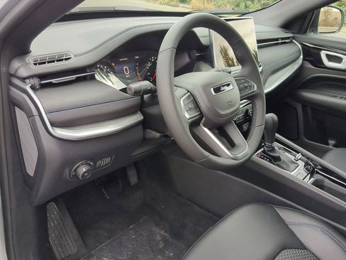 New 2026 Jeep Compass Latitude image 18