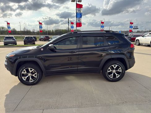 Used 2018 Jeep Cherokee Trailhawk w/ Comfort/Convenience Group AWD/4WD image 7