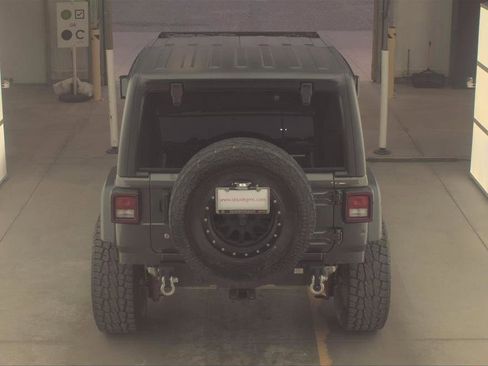 Used 2018 Jeep Wrangler Sport AWD/4WD image 10