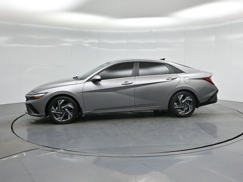Used 2024 Hyundai Elantra Limited image 29