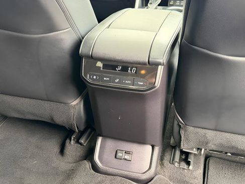 Used 2023 Toyota Highlander XSE FWD image 33
