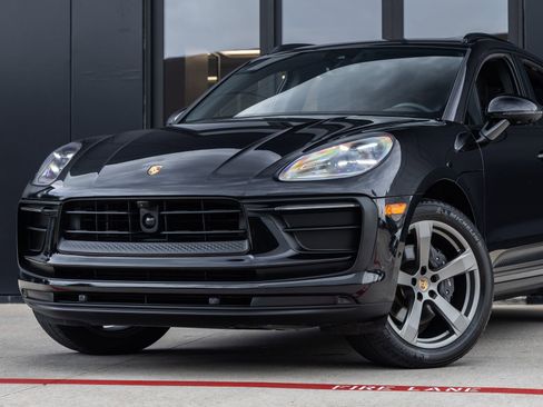 Certified 2023 Porsche Macan AWD/4WD image 7