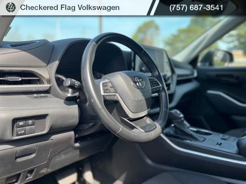 Used 2023 Toyota Highlander LE image 17