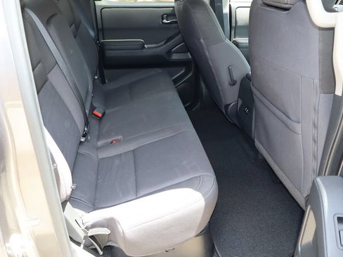 Used 2024 Nissan Frontier SV AWD/4WD image 17