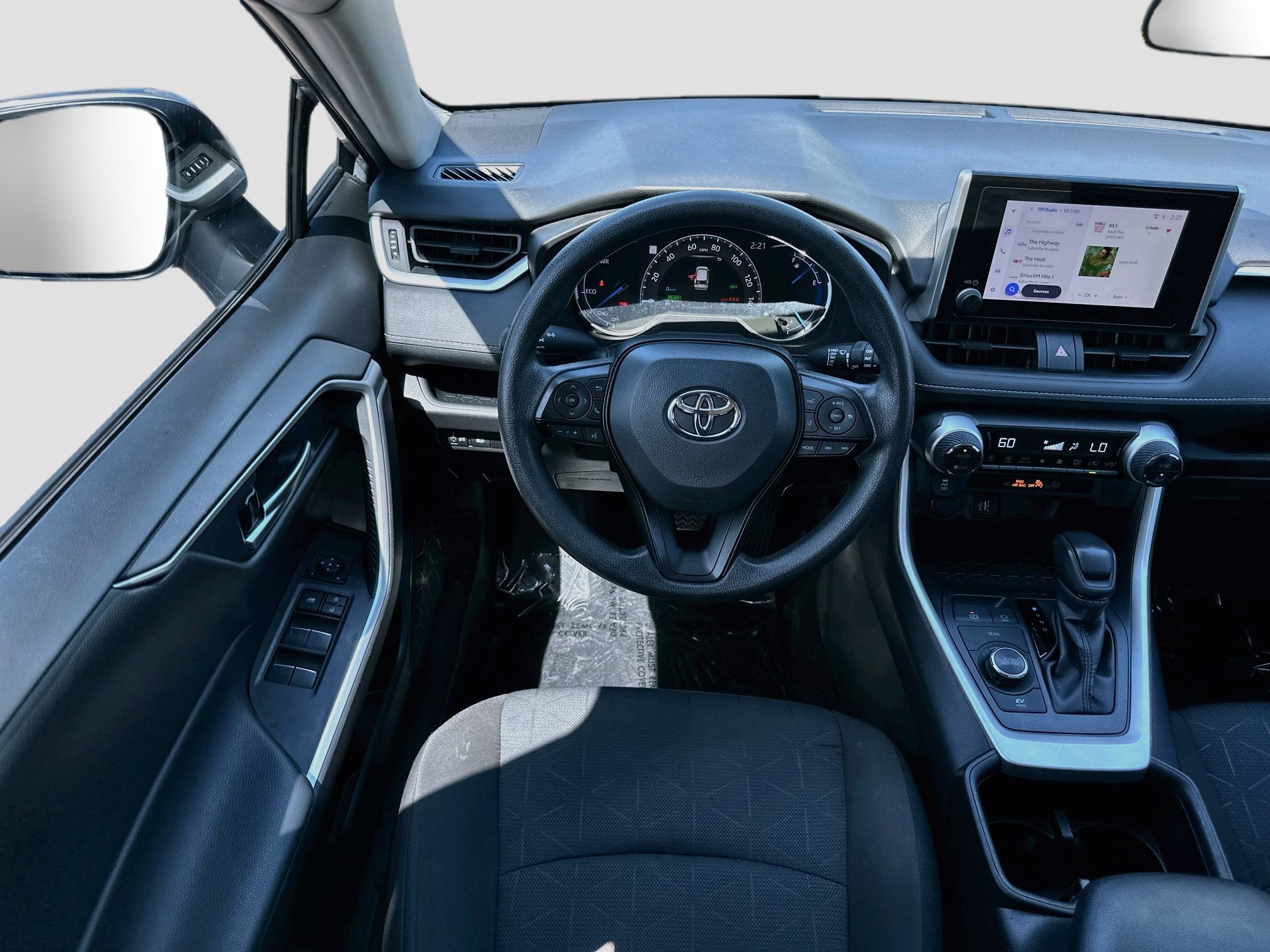 Used 2025 Toyota RAV4 XLE AWD/4WD image 19