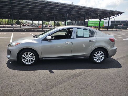 Used 2012 MAZDA MAZDA3 i Touring FWD image 2