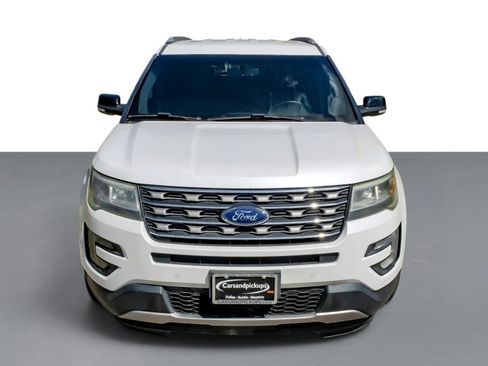 Used 2017 Ford Explorer XLT w/ Equipment Group 202A FWD image 48