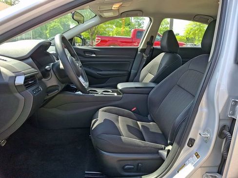 Used 2024 Nissan Altima 2.5 SV FWD image 4