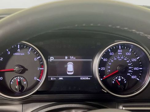 Used 2024 Kia Carnival LX FWD image 11