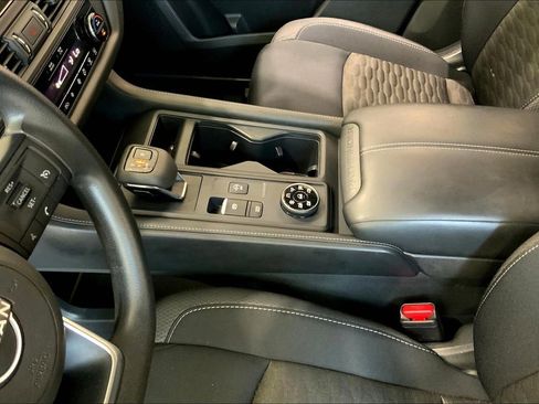 Used 2023 Nissan Pathfinder S image 13