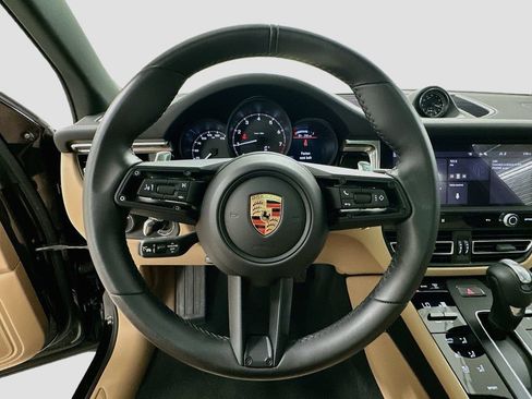 Certified 2025 Porsche Macan AWD/4WD image 12