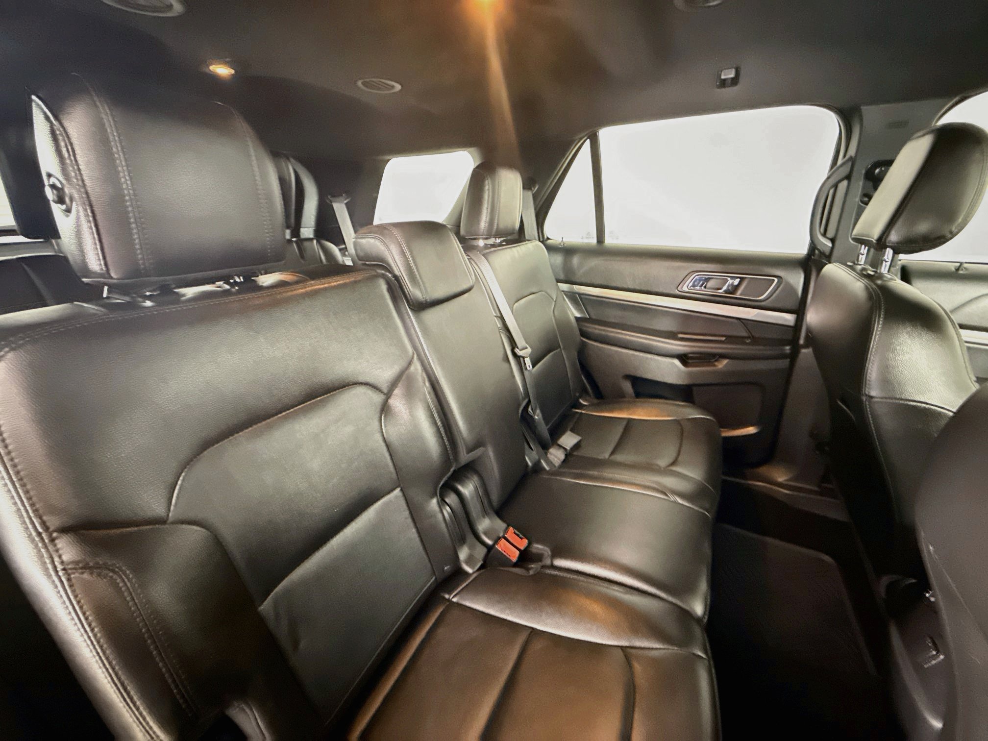 Used 2018 Ford Explorer XLT w/ Equipment Group 202A AWD/4WD image 29