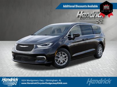 New 2026 Chrysler Pacifica Select