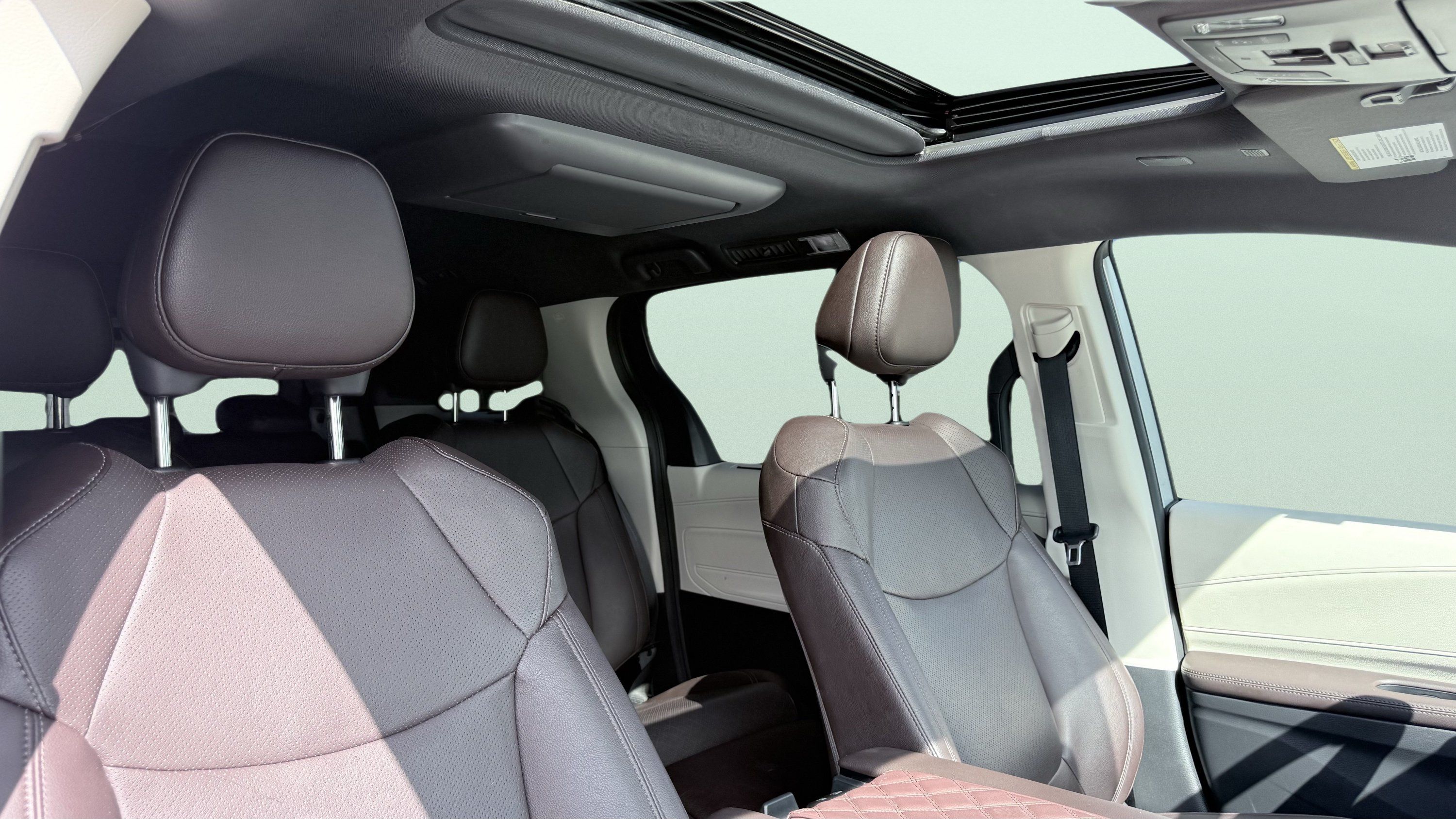 Used 2022 Toyota Sienna Platinum FWD image 46