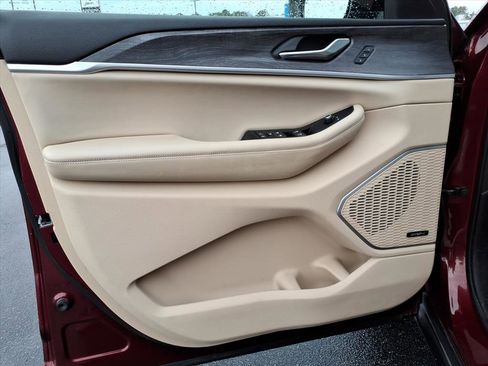 Used 2021 Jeep Grand Cherokee L Limited w/ Luxury Tech Group II image 4