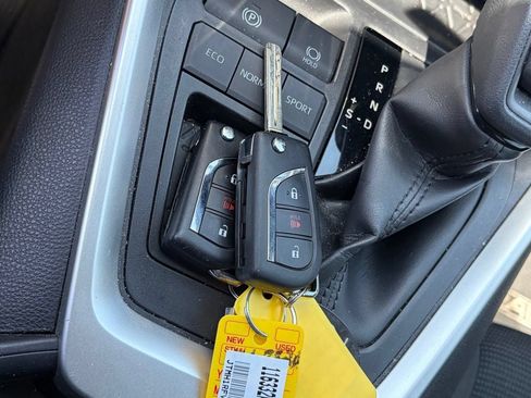 Used 2019 Toyota RAV4 LE w/ Carpet Mat Package FWD image 14