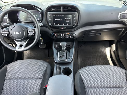 Certified 2025 Kia Soul LX w/ LX Technology Package FWD image 13