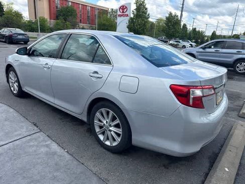 Used 2012 Toyota Camry XLE w/ Leather Pkg FWD image 5