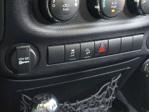 Used 2015 Jeep Wrangler Unlimited Sport w/ Connectivity Group AWD/4WD image 31