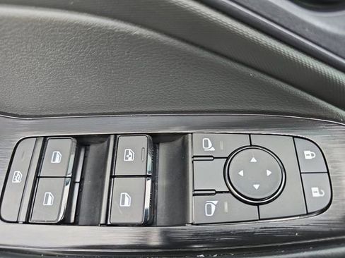 Used 2025 Nissan Rogue S FWD image 27