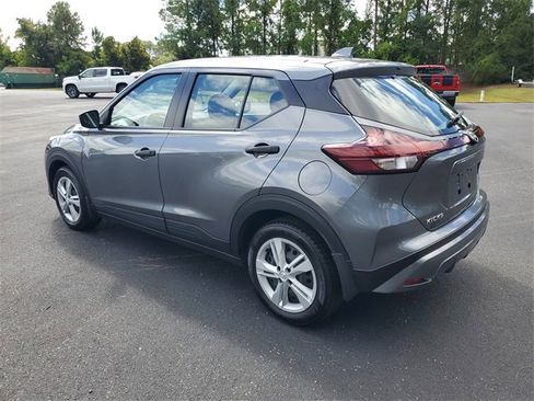 Used 2024 Nissan Kicks S image 4