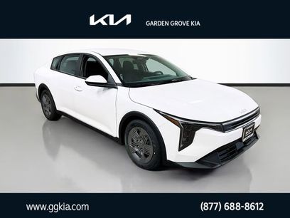New 2025 Kia K4 LX