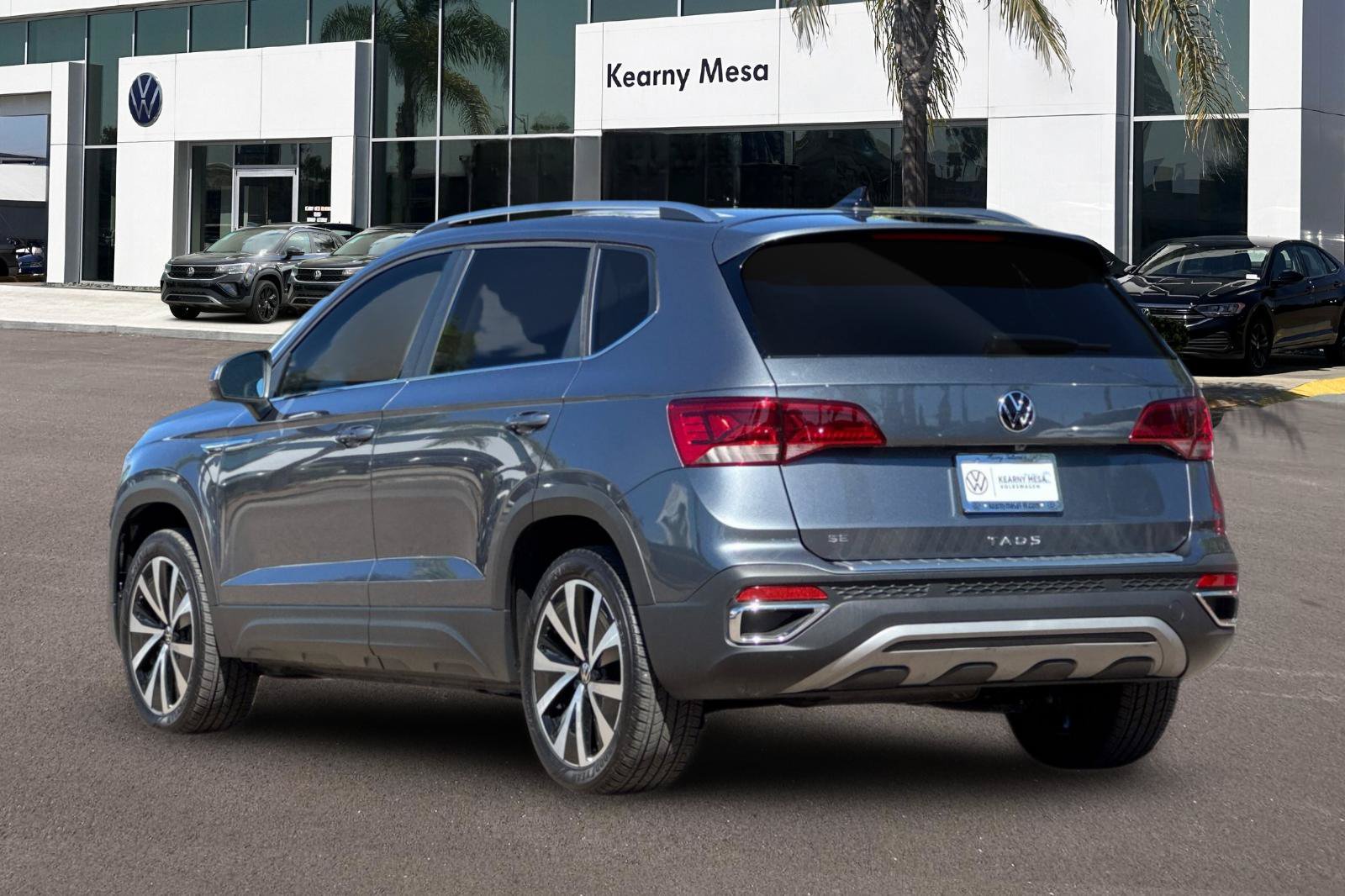 Used 2023 Volkswagen Taos SE w/ Panoramic Sunroof Package FWD image 6