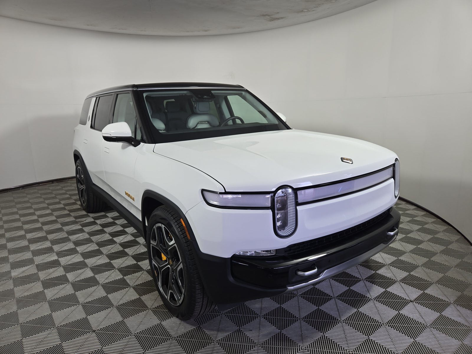 Used 2024 Rivian R1S Adventure Quad AWD/4WD image 7
