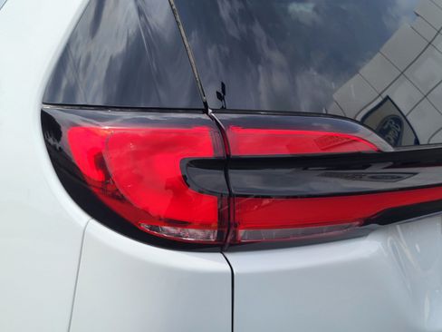 Used 2025 Chrysler Pacifica Select FWD image 9