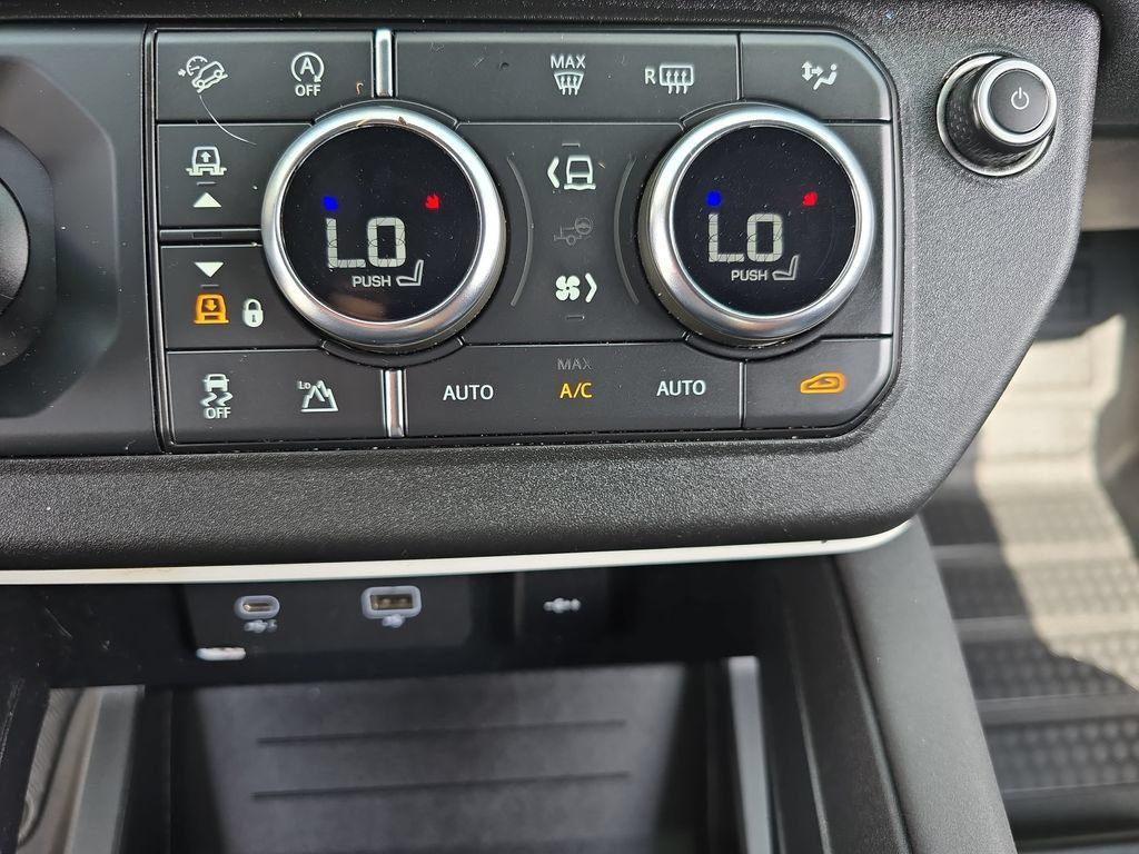 Used 2022 Land Rover Defender 110 SE AWD/4WD image 25