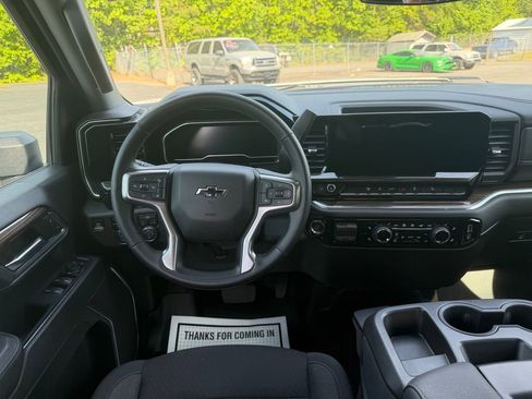 Used 2024 Chevrolet Silverado 2500 LT w/ Convenience Package image 12