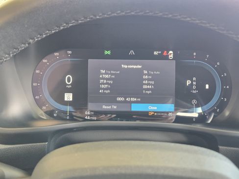 Used 2024 Volvo XC40 B5 Core image 23