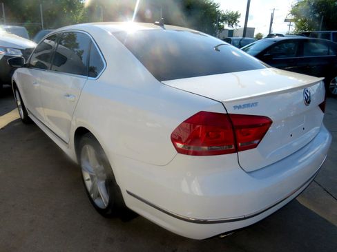 Used 2013 Volkswagen Passat TDI SEL Premium image 6