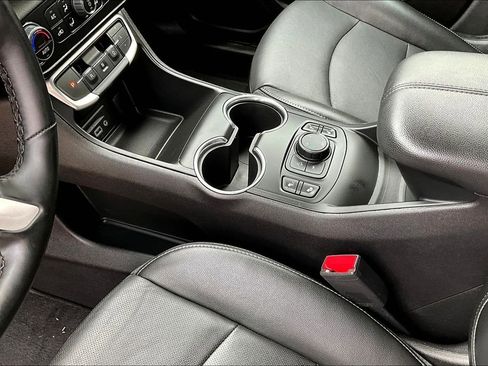 Certified 2024 GMC Terrain SLT image 17