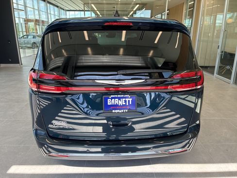 Certified 2025 Chrysler Pacifica Select w/ Uconnect Theater Family Group FWD image 10