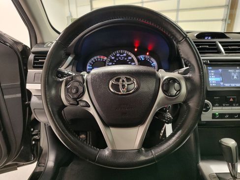 Used 2014 Toyota Camry L image 4