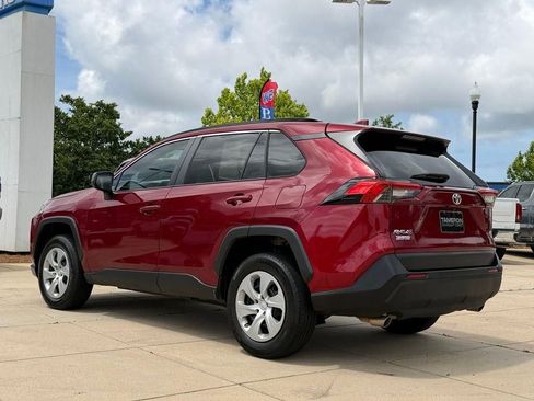 Used 2021 Toyota RAV4 LE FWD image 4