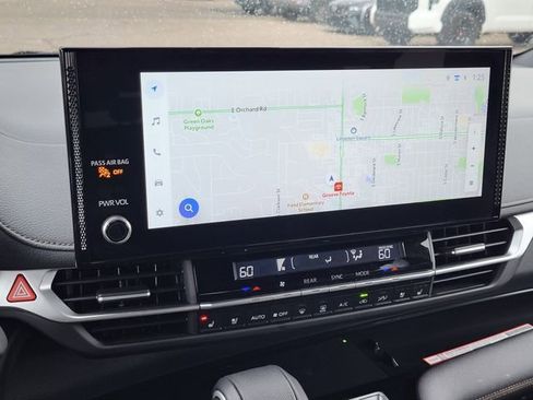 Used 2025 Toyota Sienna Limited image 16