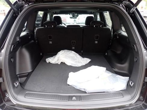 New 2025 Jeep Grand Cherokee Laredo X w/ Luxury Tech Group I image 6