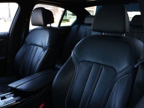 Used 2019 BMW M550i xDrive image 9