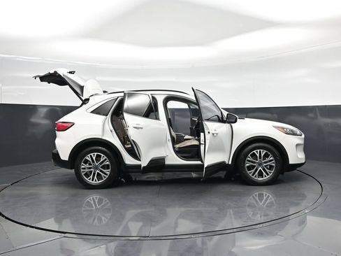 Used 2022 Ford Escape SEL w/ Technology Package FWD image 4