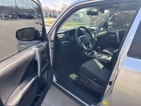 Used 2017 Toyota 4Runner SR5 image 5