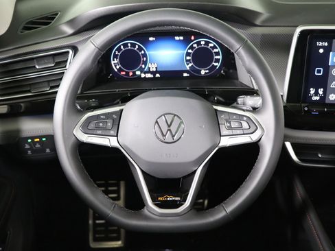 Used 2025 Volkswagen Atlas Peak Edition SE image 39