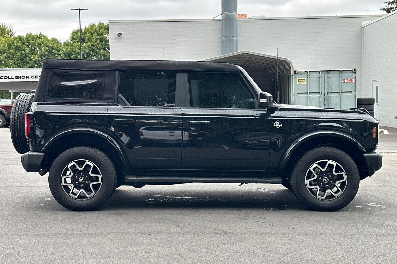 Used 2023 Ford Bronco Outer Banks AWD/4WD image 3