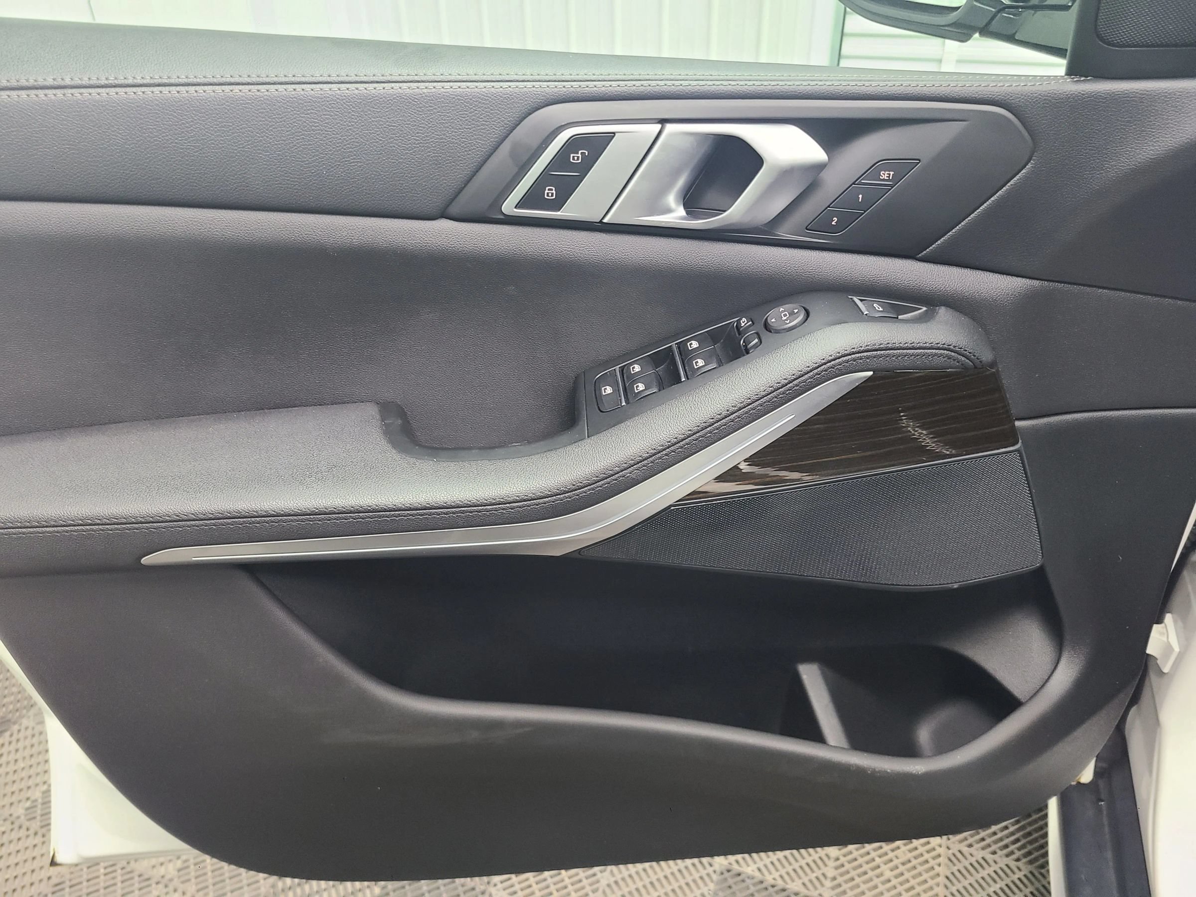 Used 2019 BMW X5 xDrive40i w/ Parking Assistance Package AWD/4WD image 22