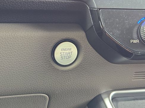 Used 2025 Kia Carnival image 20