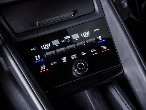 Certified 2025 Porsche Macan Electric image 24