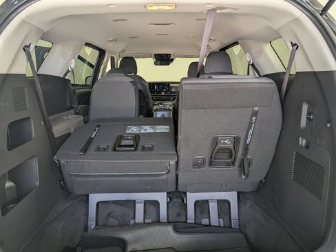 Used 2026 Kia Carnival LX FWD image 25